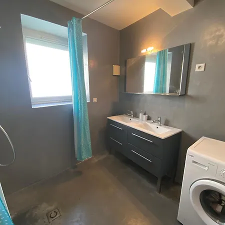 P2 ,7 Rue Saint Catherine * Nîmes